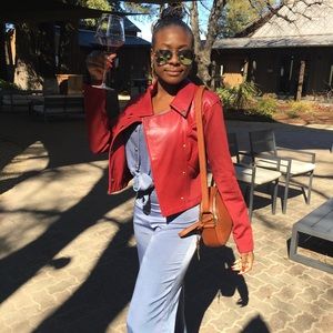 Meet your Posher, Azia